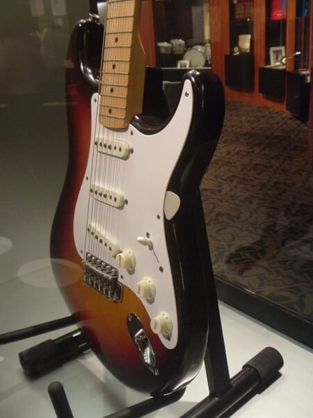 Guitarra_eléctrica_Stratocaster_de_Buddy_Holly